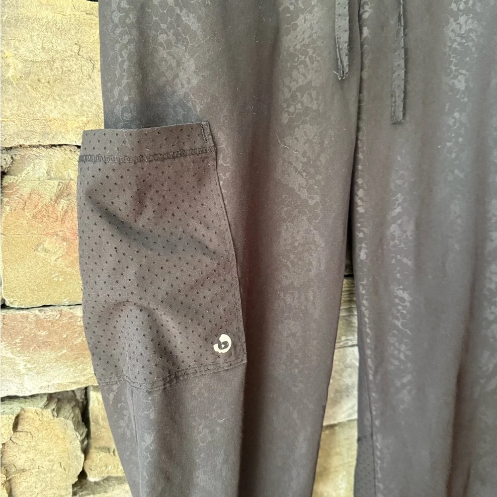 Barco One black snakeskin jogger scrub set S - Picture 8 of 9